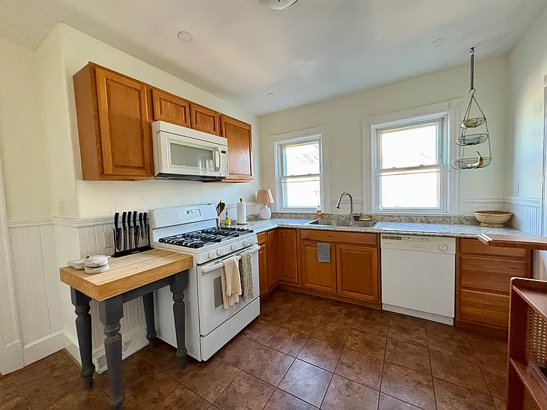 46 Hillside Ave — Photo 5