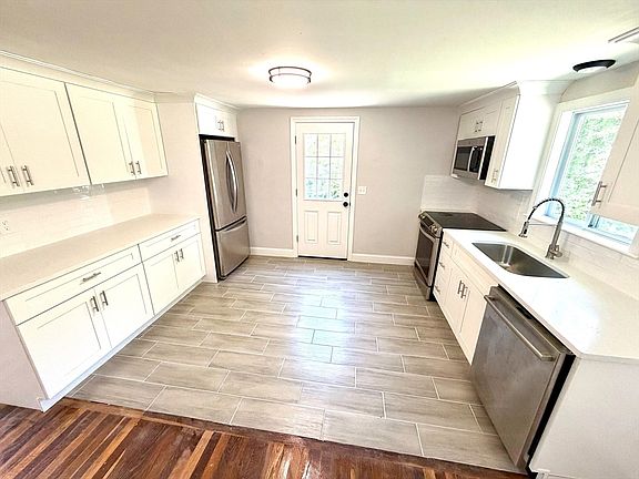 2nd image of 64 King St