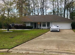 107 Friar Tuck Cir, Columbus, MS 39705