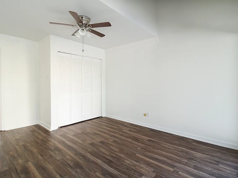 2767 Primrose Ave — Photo 11