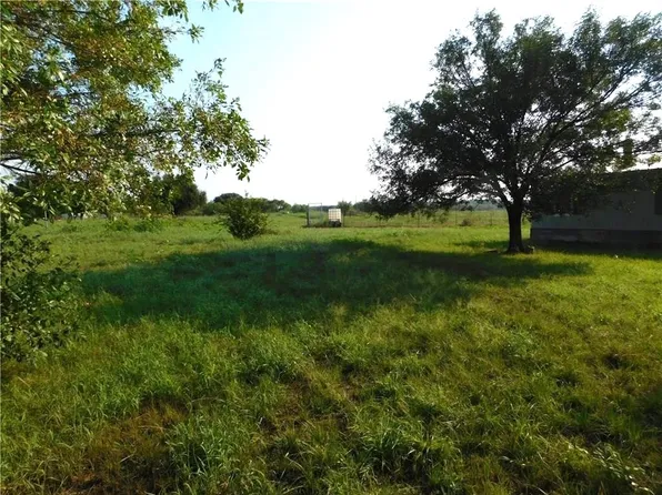 105 Apache Rd, Brownwood, TX 76801