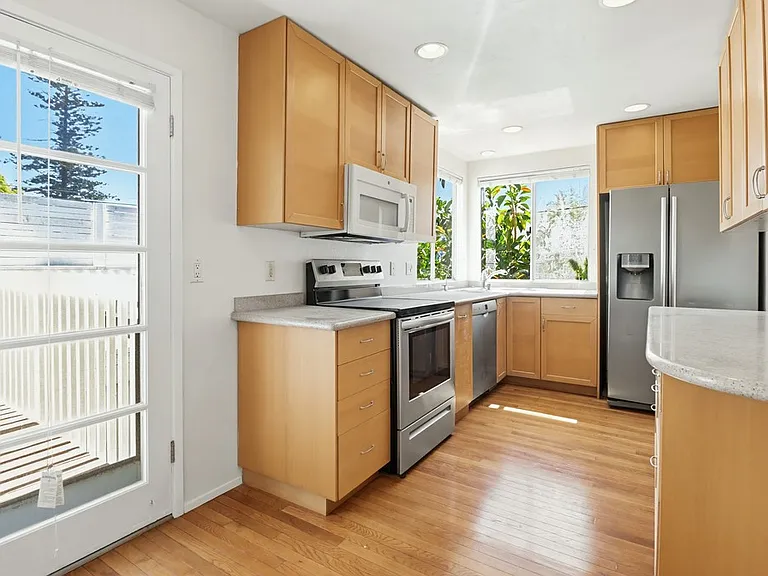 3731 Riviera Dr — Photo 14
