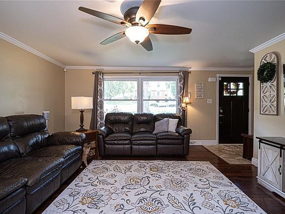 3rd image of 3046 Eastview Rd