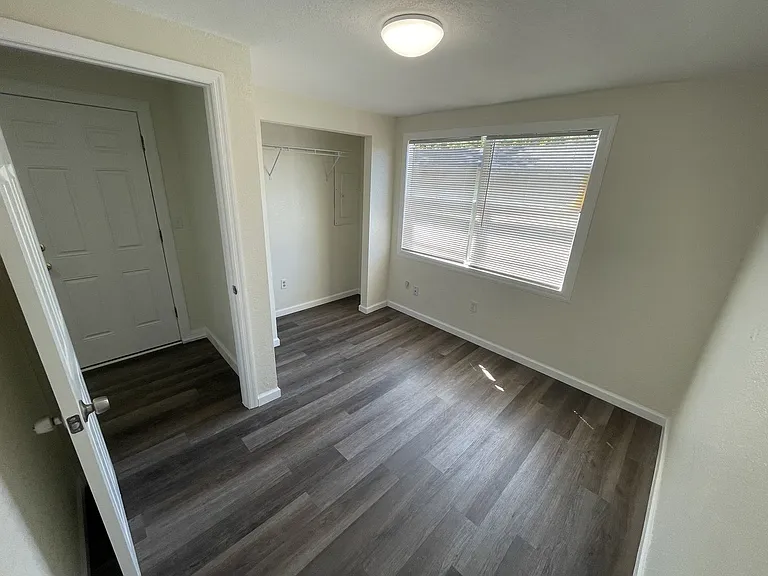 617 Lakehurst St — Photo 11