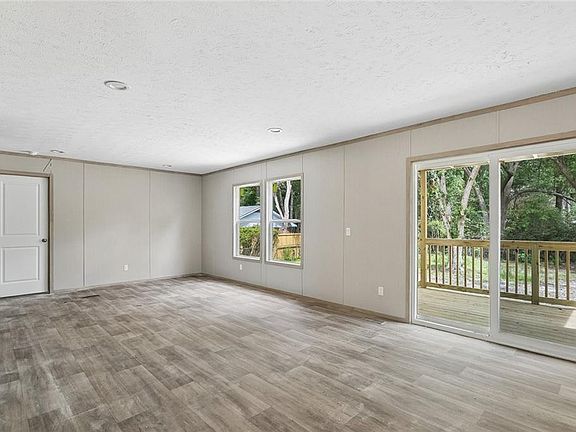5th image of 20153 Garland St