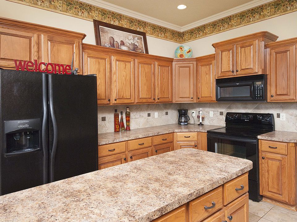 Lots of Cabinets & Drawers!