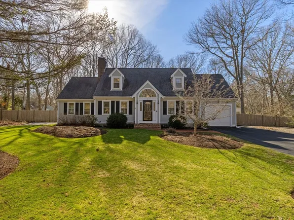 1 Checkerberry Ln, Forestdale, MA 02644