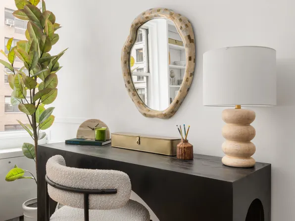 136 East 56th Street image 4 of 8