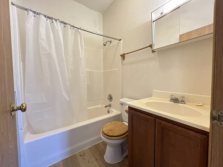 264 E 14th St #1/2 — Photo 5