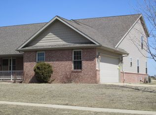 1801 Kingsbury Rd, Washington, IL 61571