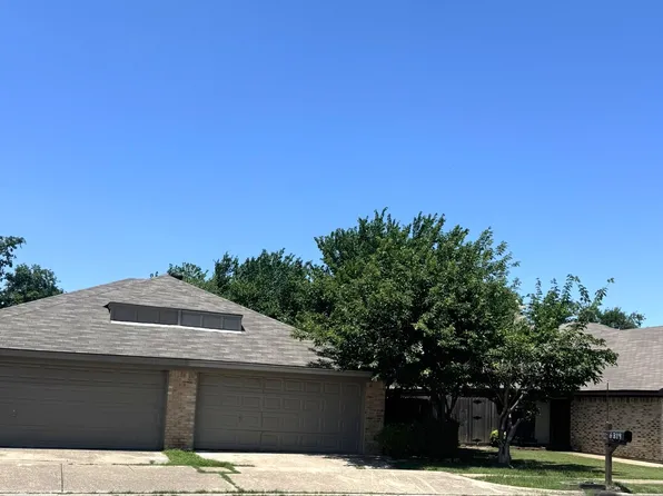 6319 Holiday Ln, North Richland Hills, TX 76182