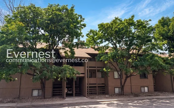 2 bed, 1.0 bath, 966 sqft, $1,297 — Photo 2