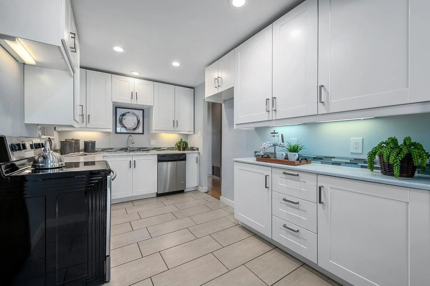3 bed, 1050 sqft, $4,400 — Photo 1