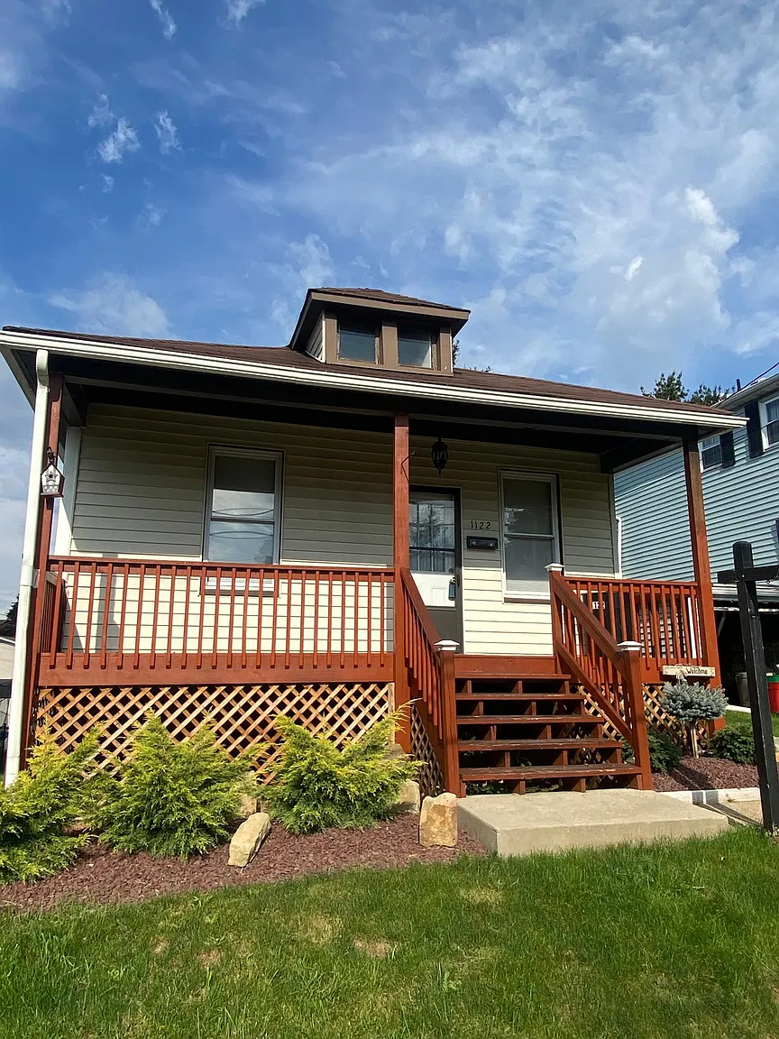 1122 Montana Ave photo 1