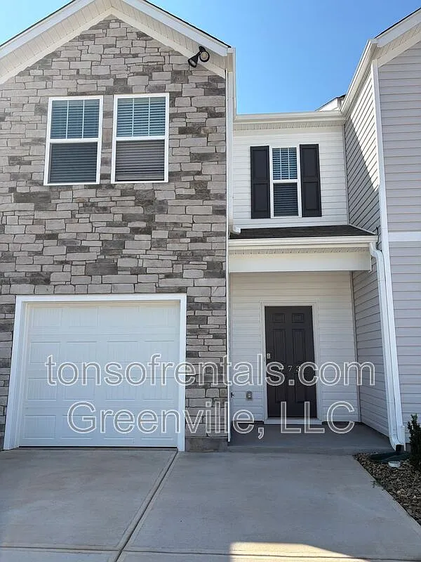 3 bed, 2.5 bath, 1462 sqft, $1,650 — Photo 1