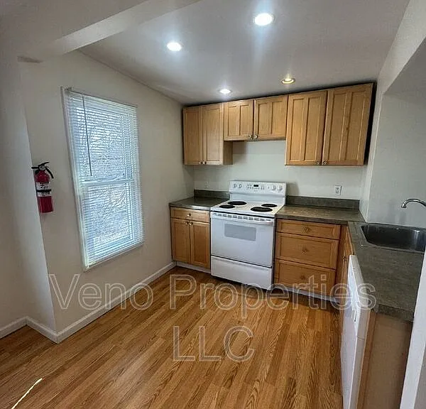 83 Middle St #2 — Photo 3