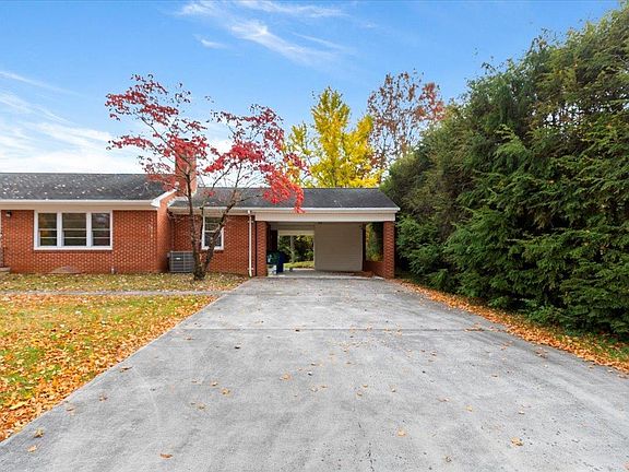 4th image of 303 Overlook Dr