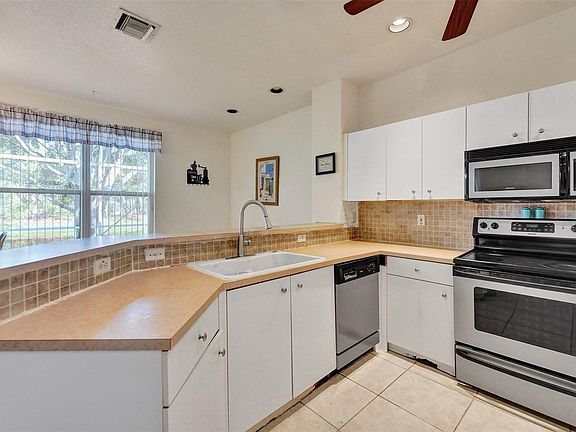 5th image of 5605 NW 117th Avenue