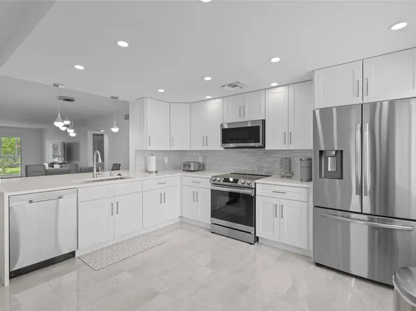 4301 Martinique Circle #M2, Coconut Creek, FL 33066
