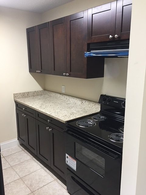 1st image of 910 S L St #17