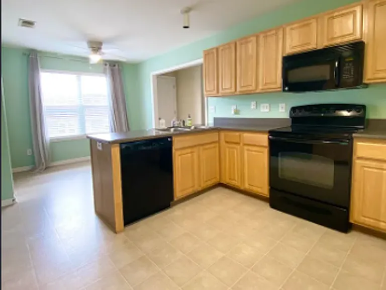537 S Bull St — Photo 5