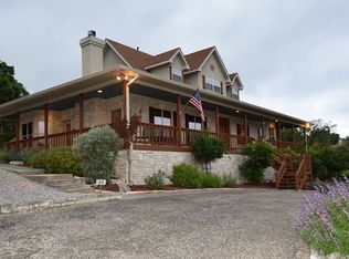 118 W Thunder Rd, Kerrville, TX 78028