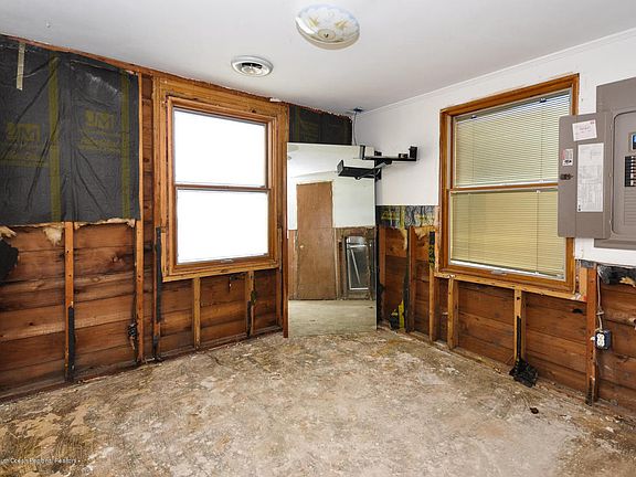 5th image of 218 Fernwood Dr