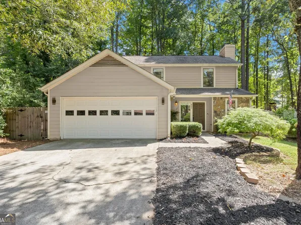 905 Laurel Mill Dr, Roswell, GA 30076