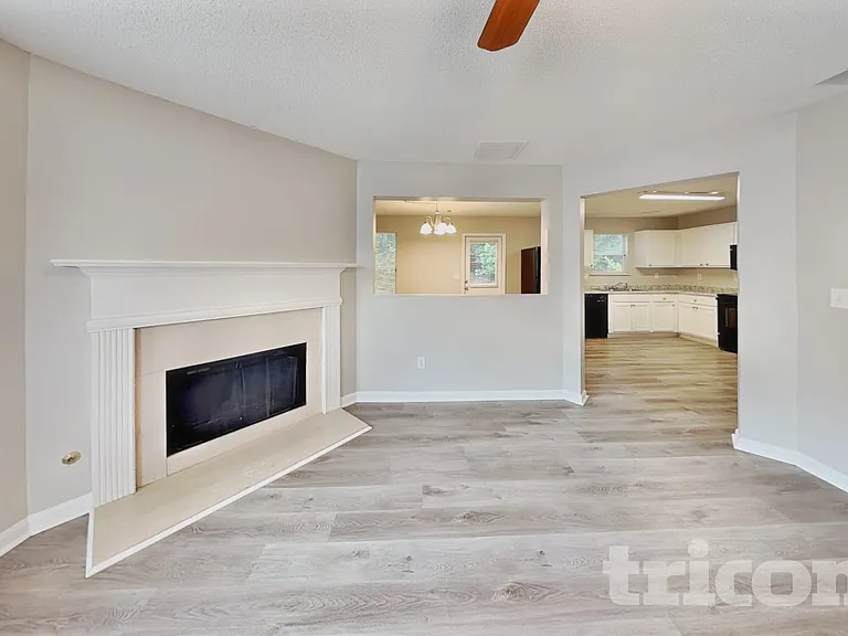 1104 Saint Phillips Ct — Photo 3