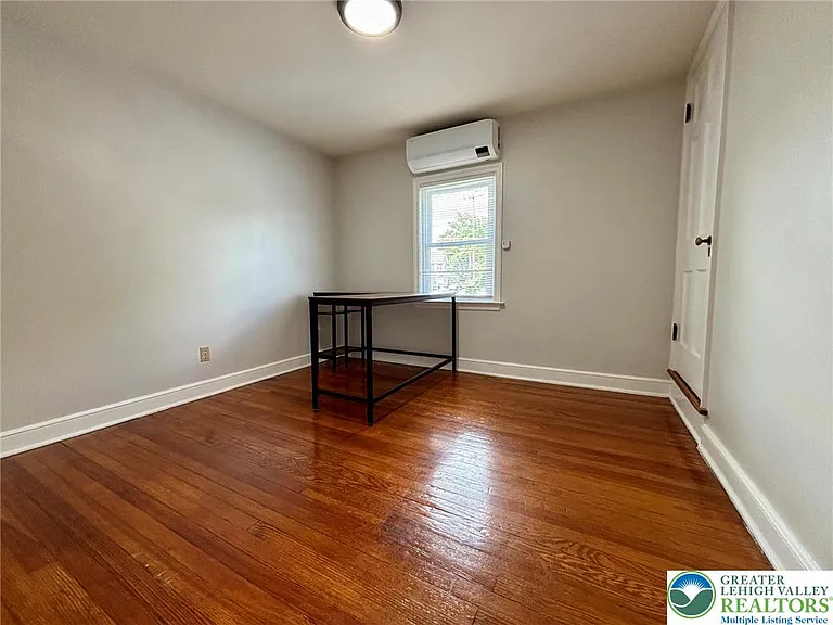 1342 N New St — Photo 13