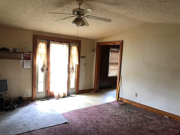 2nd image of 122 Lane Dr