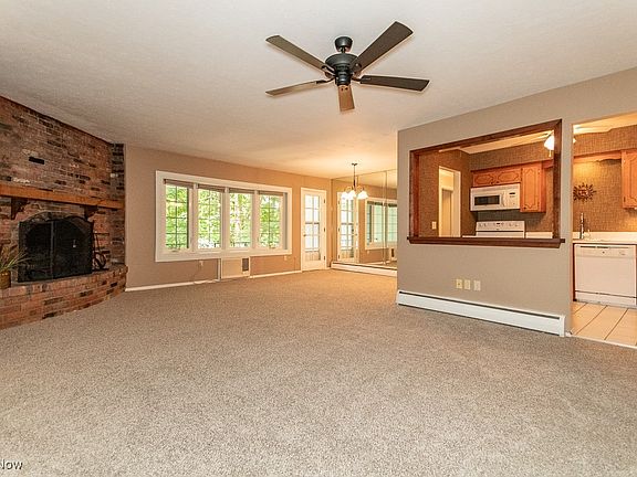 4th image of 1 Meadowlawn Dr Unit 9