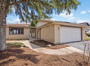 843 Yellowstone St, Carol Stream, IL 60188