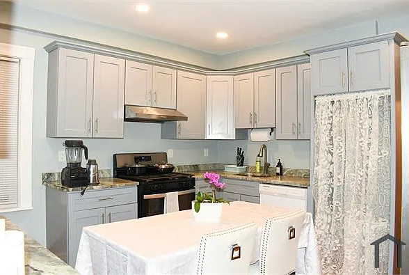 380 Ferry St — Photo 3