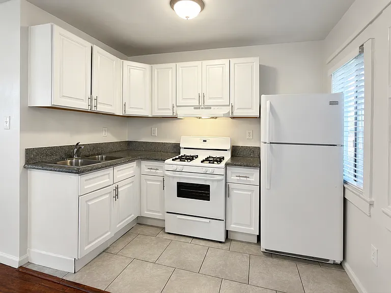 746 Daisy Ave #1 — Photo 6