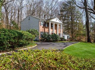 29 Glendale Dr, Oyster Bay, NY 11771
