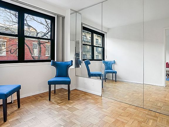 5th image of 210 E 15th St APT 3A