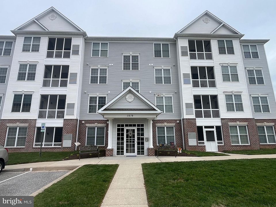 1st image of 1819 Selvin Dr Unit 301