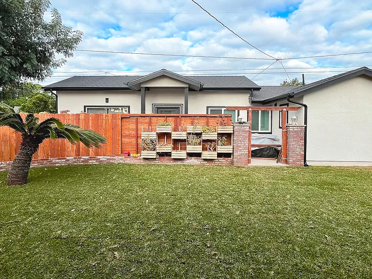 5627 Adele Ave — Photo 3