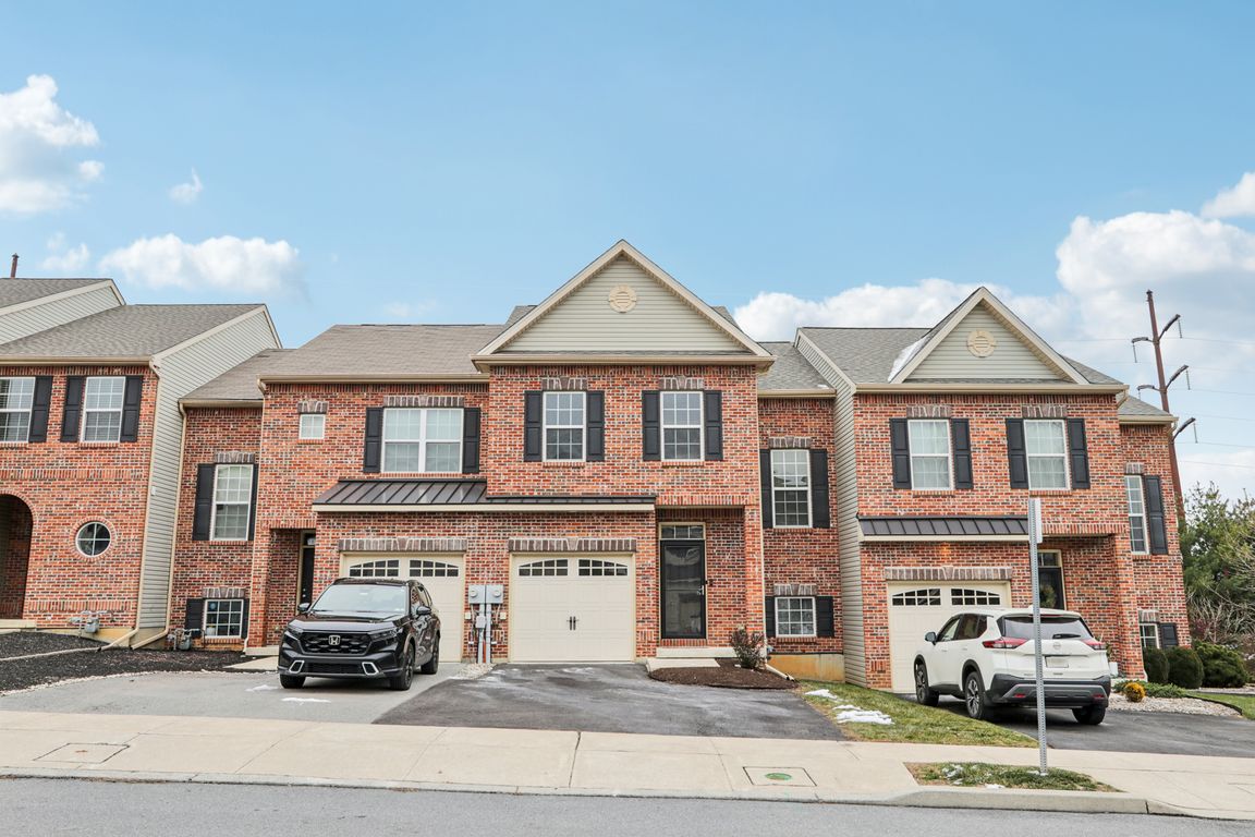 Milkweed Dr-S0612-001.jpg