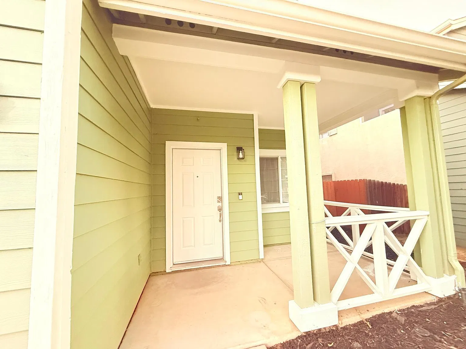 4 bed, 2.5 bath, 2147 sqft, $3,200 — Photo 2