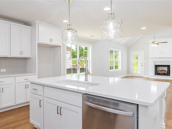 4th image of 2022 Hidden Lakes Dr
