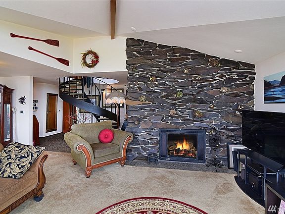 5th image of 4990 NE Canal Ln