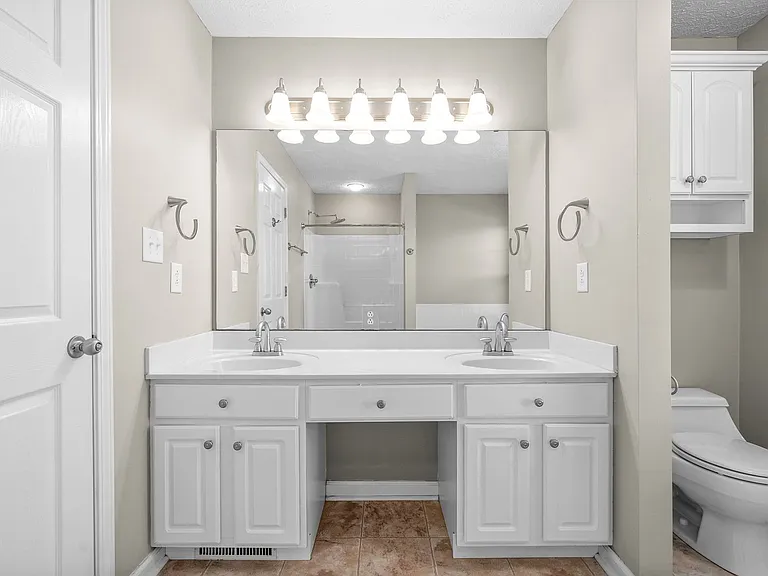 3487 Hickory Glen Dr — Photo 24