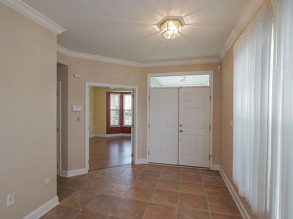 3rd image of 110 Southampton Dr