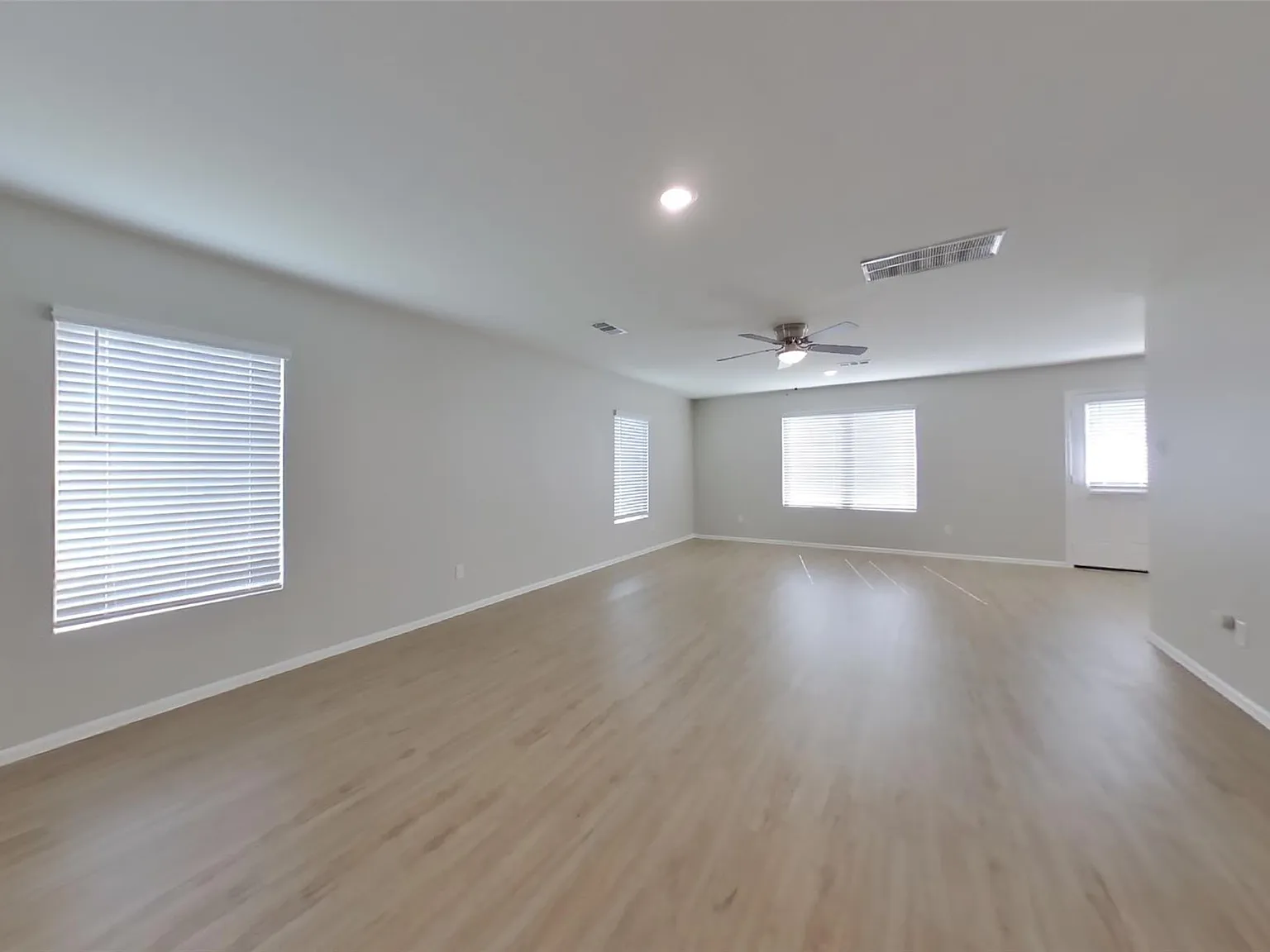 4 bed, 2.5 bath, 2278 sqft, $1,879 — Photo 4
