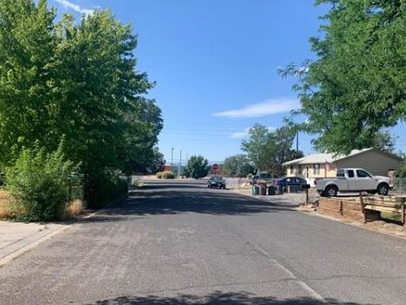 Exterior Neighborhood (street photo)