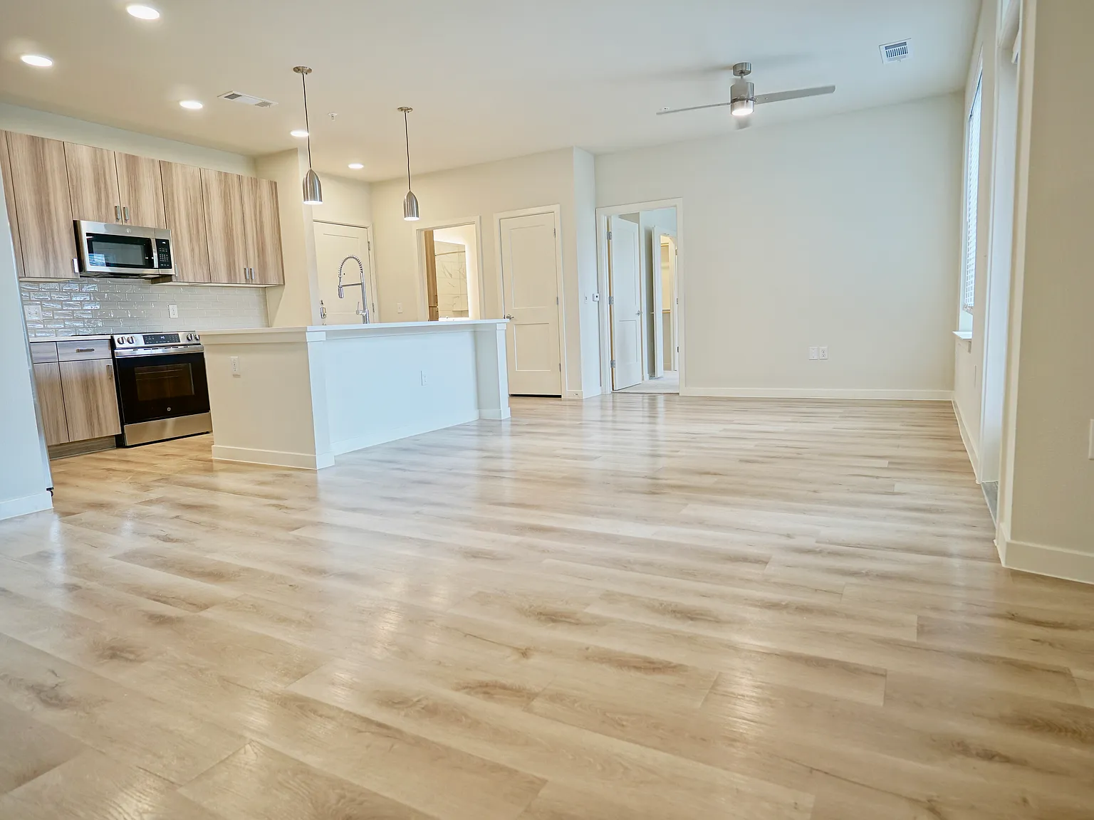2 bed, 1200 sqft, $1,725 — Photo 1
