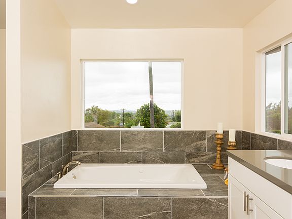 4th image of 1519 Sunrise Dr
