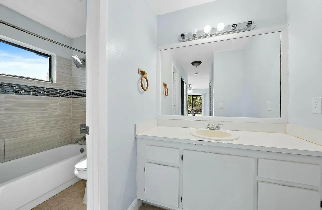 3 bed, 1214 sqft, $2,800 — Photo 3